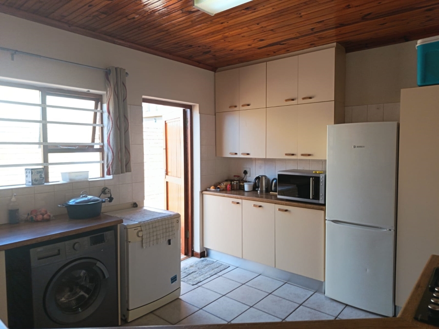 To Let 2 Bedroom Property for Rent in Wavecrest Eastern Cape
